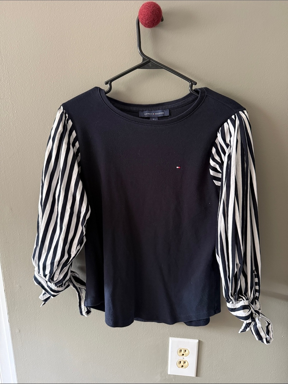 Women’s Medium Tommy Hilfiger Dark Blue Top with Striped Puff Sleeves 💙